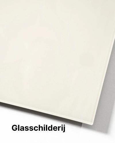 Moderne wanddecoratie met glasartwork en kunstprint van Urban Cotton, kleurrijk design voor muurversiering.