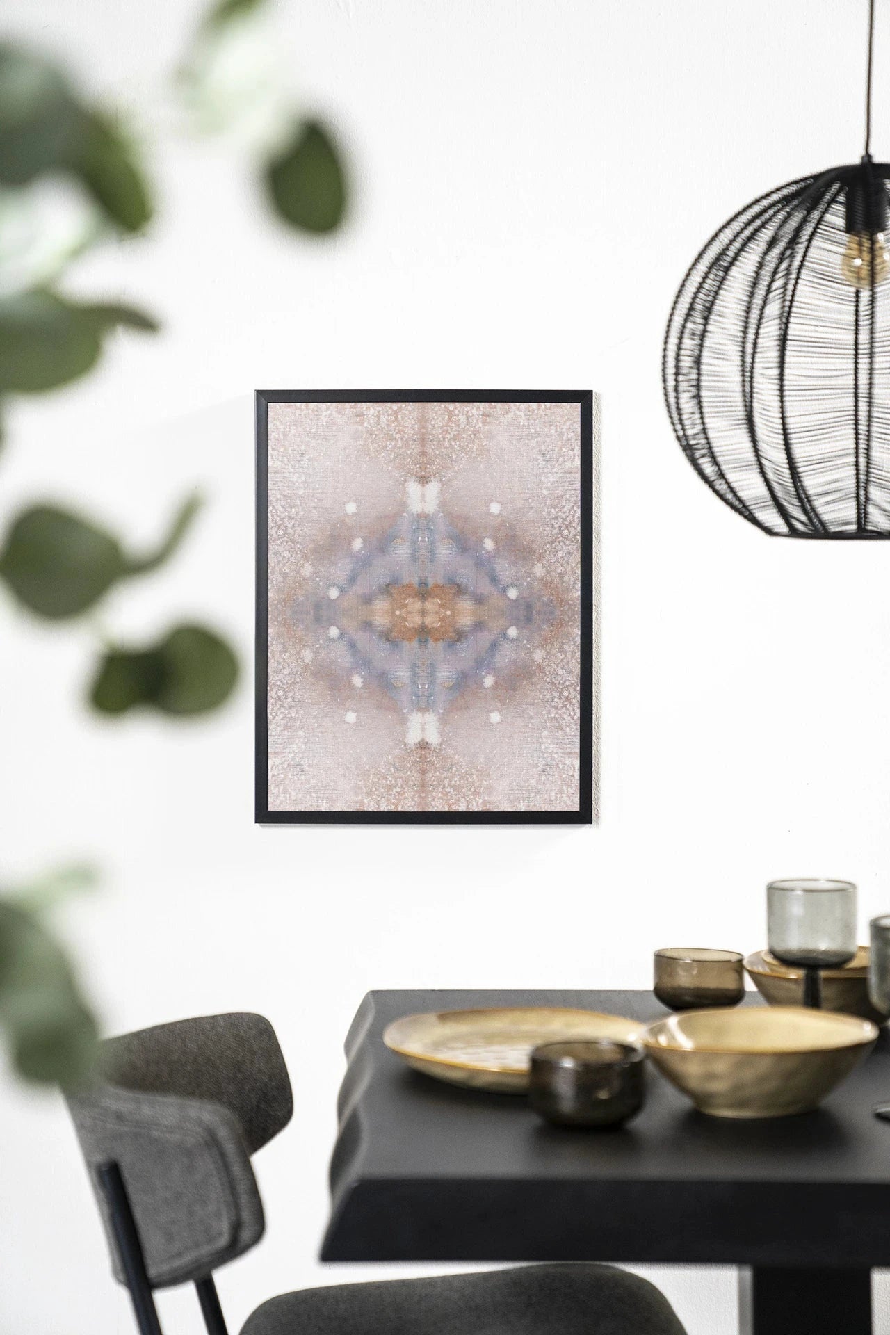 Moderne wanddecoratie van een Iberische lynx in een houten zwart frame, onderdeel van Urban Cotton kunstprint en glas art.
