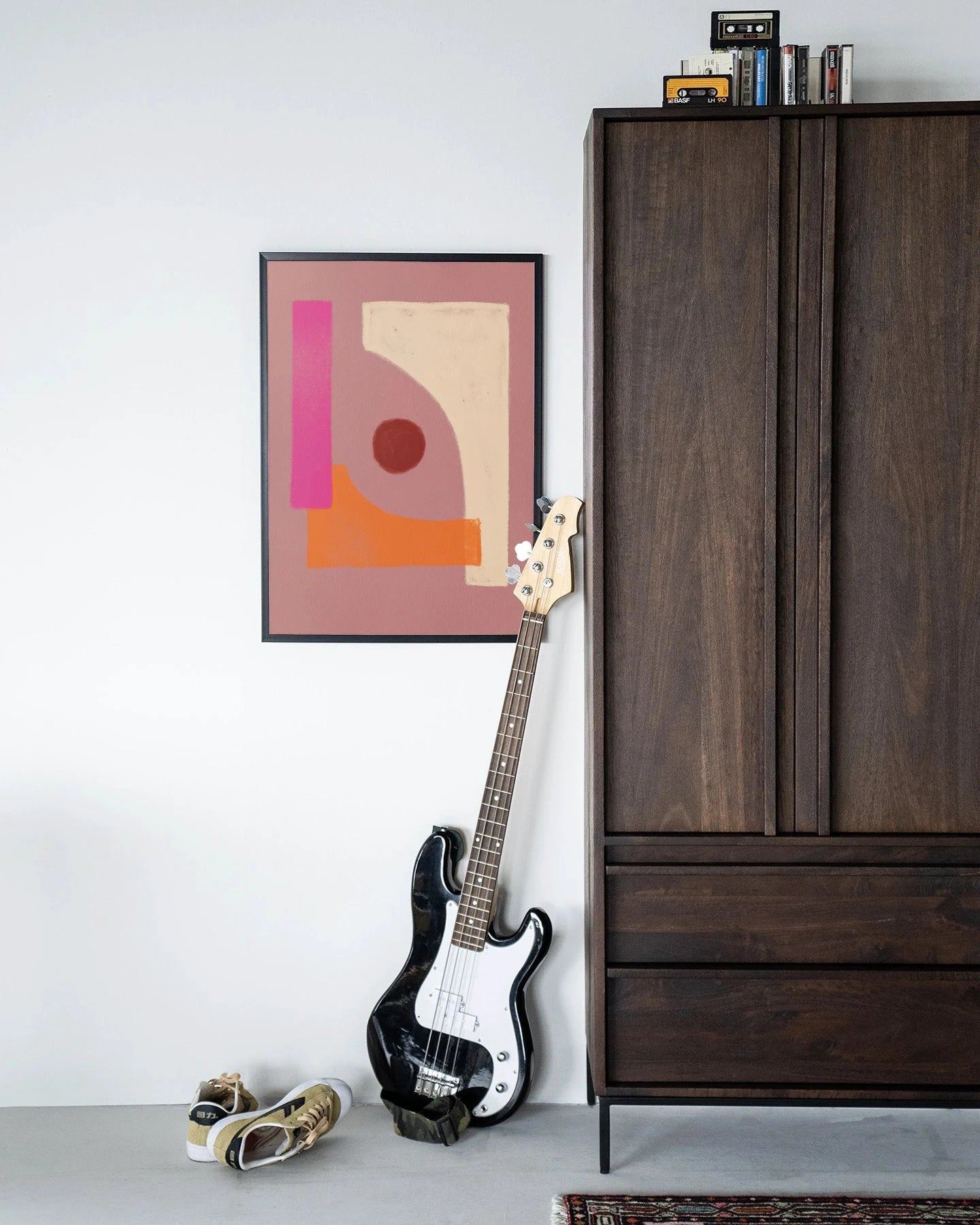 Moderne Indian Flavour kunstprint in houten lijst door Urban Cotton, zwart en kleurrijk wanddecoratie voor interieur.