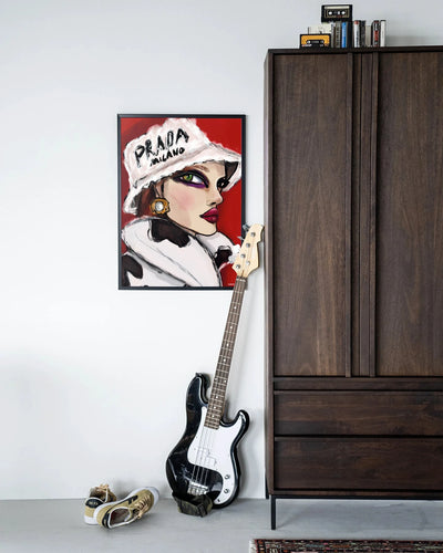 Moderne wanddecoratie van Urban Cotton met Julie artprint, houten lijst en zwart frame, ideaal voor stijlvolle interieuraccenten