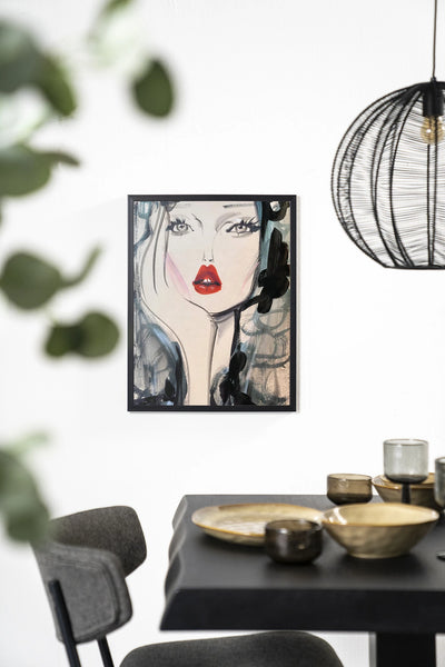 Kunstwerk van Kate Moss Forever met houten lijst en zwarte achtergrond, modern wanddecoratie van Urban Cotton.