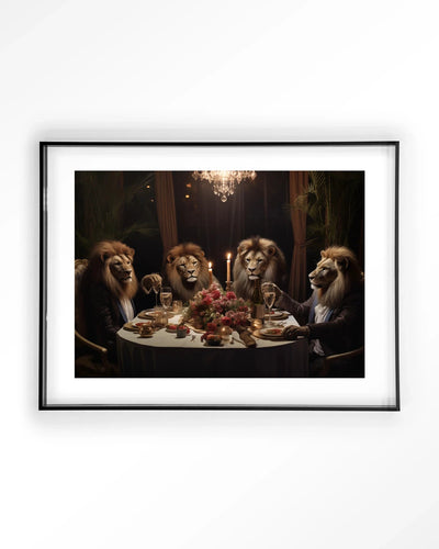 Modern kunstprint van de Lions Dinner door Urban Cotton, met zwart acryl frame, geschikt als wanddecoratie in huis.