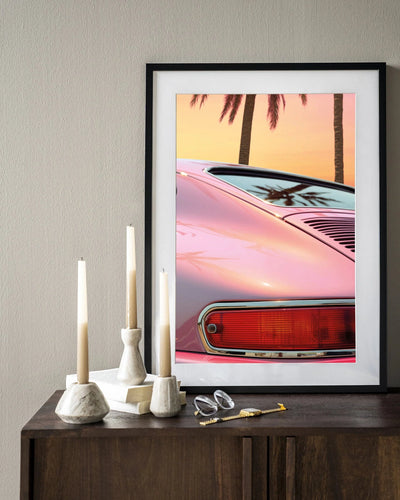 Moderne Miami Vice kunstprint met houten zwart frame, geschikt als wanddecoratie, van Urban Cotton.