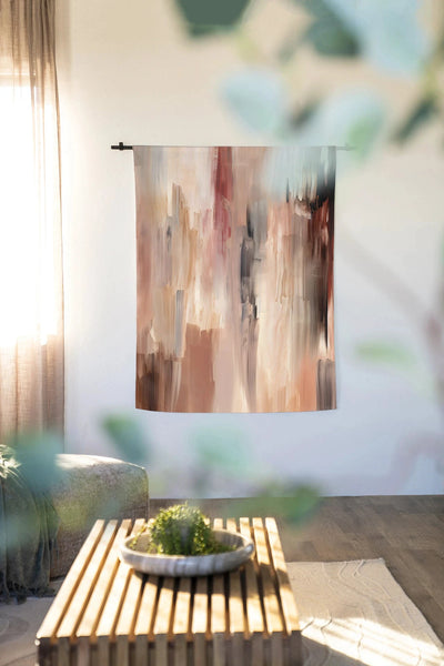 Moderne wanddecoratie van Urban Cotton met kunstprint, glaswerk en wandkleed met Monterosso ontwerp, bevestigd aan een houten roede.