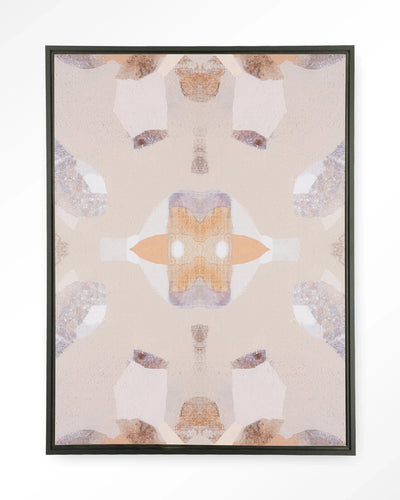 Moderne wanddecoratie met afbeelding van bergleeuw, inclusief wandkleed en zwart zwevend frame, door Urban Cotton.