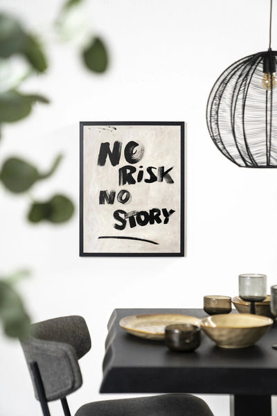 Moderne wanddecoratie van Urban Cotton met zwart houten frame, kunstprint en glas voor een stijlvolle interieuraccent.