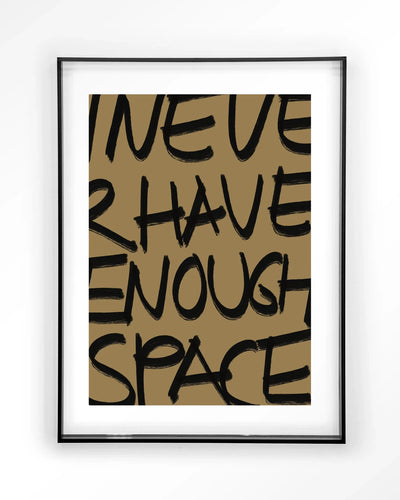 Moderne kunstprint "No Space" van Urban Cotton met zwart acryl frame, wanddecoratie met abstract design en glasdetails.