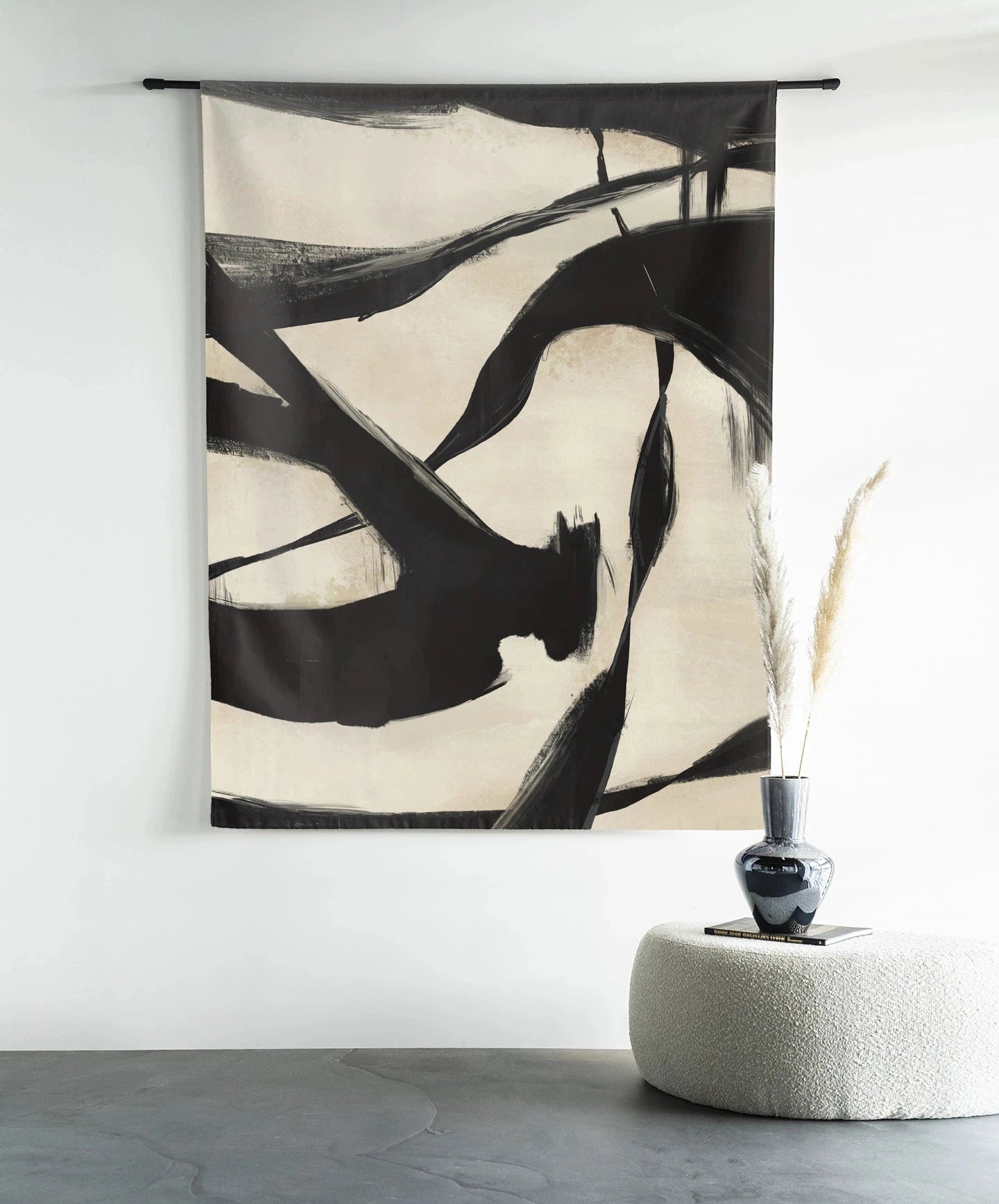 Moderne wanddecoratie van Urban Cotton met Nocturne Fortex kunstprint, glasart en wandkleed met ronde boogvorm.