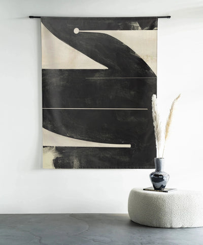 Moderne wanddecoratie van Urban Cotton, Nocturne Oasis kunstprint op wandkleed met vloeiende kurver en glasdetails.
