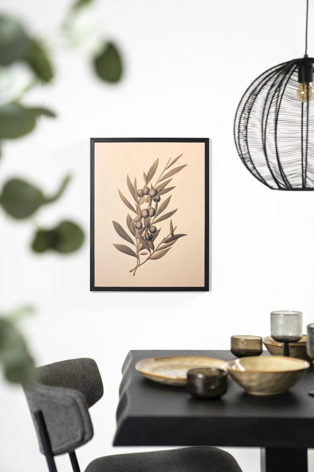 Moderne Urban Cotton Oliva wanddecoratie met houten frame, zwart kunstwerk, geschikt als artprint, glas art of wandkleed.