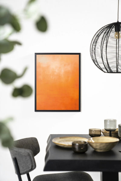 Moderne oranje houten wanddecoratie met zwart lijst, kunstprint en glasart voor stijlvolle muurversiering