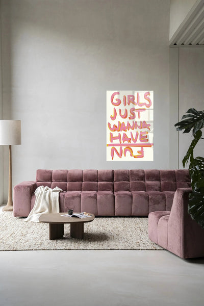 Moderne glazen kunstprint van Urban Cotton met tekst "P.S Written By A Girl" als wanddecoratie.