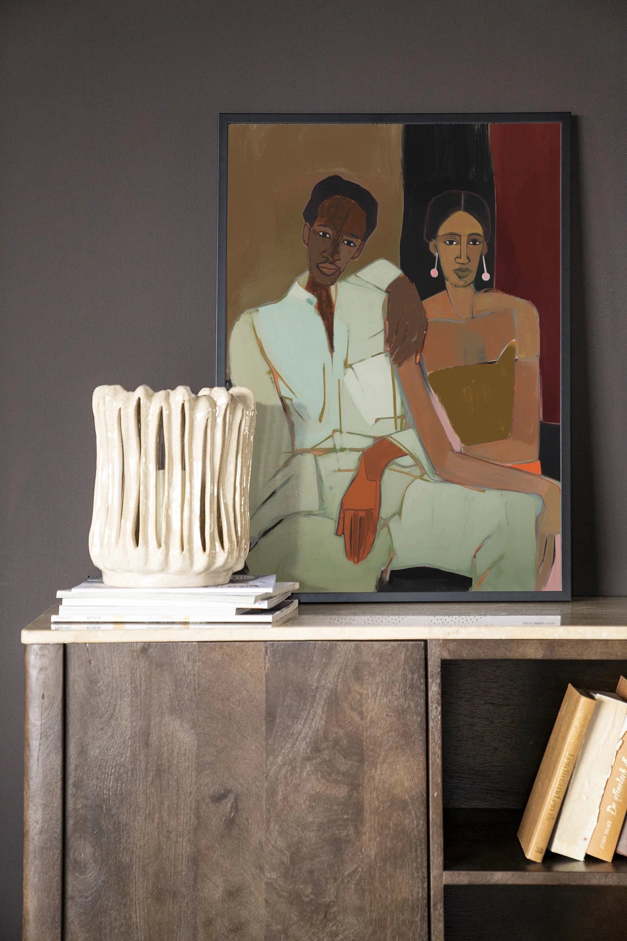 Moderne wanddecoratie van Urban Cotton met houten frame, zwart kunstwerk, perfect als artprint, glas art of wandkleed voor thuis.