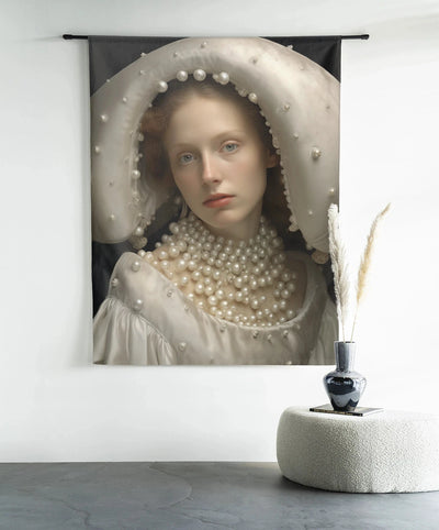Moderne wanddecoratie met kunstprint en glazen kunstwerk van Pearl Princess door Urban Cotton, met een gebogen houten wandkleed.