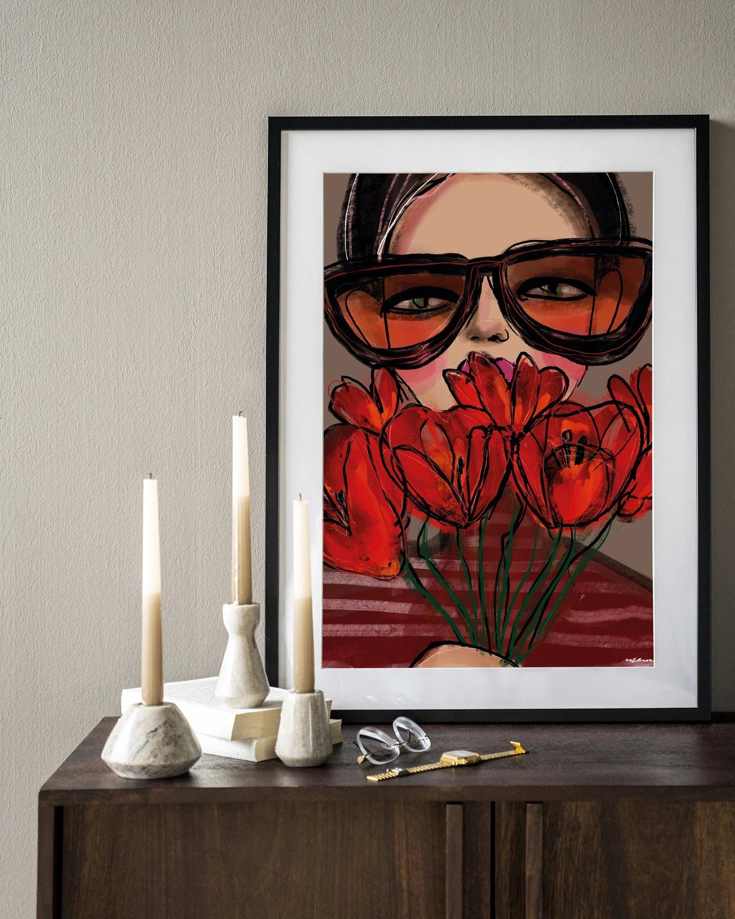 Moderne Poppy kunstwanddecoratie met houten zwart frame, inclusief artprint en glas, door Urban Cotton.