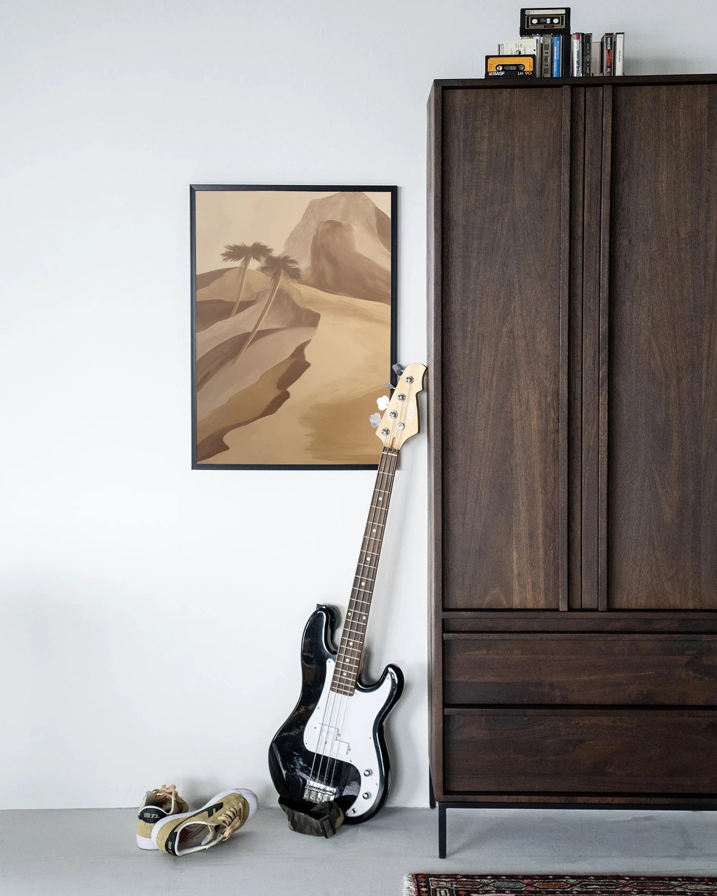 Moderne Rocky Palm kunstwanddecoratie met houten frame en zwart glas, door Urban Cotton, voor stijlvolle interieurversiering