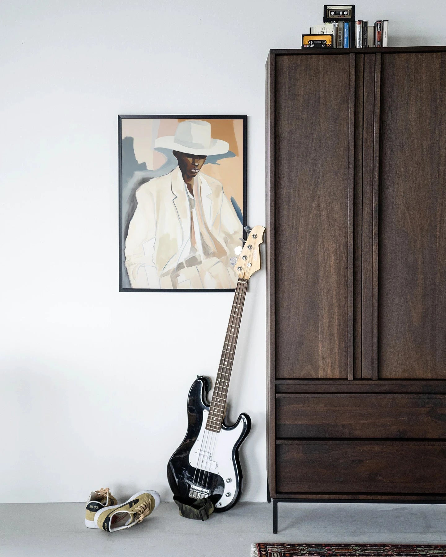 Moderne houten wanddecoratie van Urban Cotton met zwart frame, artprint en glas voor een stijlvolle interieurversiering