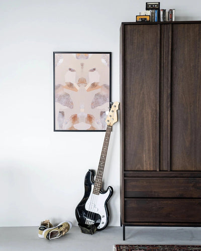 Moderne wanddecoratie met zandvos kunstprint en glasart, ontworpen door Urban Cotton voor een stijlvolle interieuraccent.