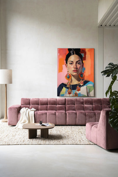 Moderne wanddecoratie van Urban Cotton met kunstprint en wandkleed, afbeelding van een elegante vrouw genaamd Senorita.
