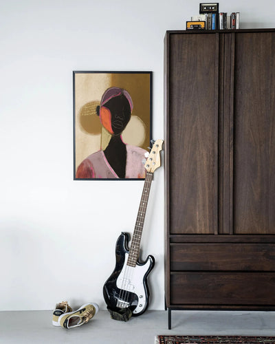 Moderne wanddecoratie van Urban Cotton met silhouet van een vrouw, ingelijst in hout, als kunstprint en wandkleed.
