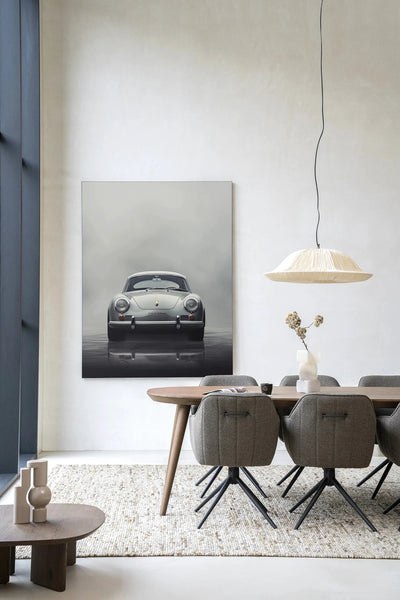 Moderne wanddecoratie van Urban Cotton met artprint van een smoky auto, glas art en wandkleed voor een stijlvolle interieurstijl