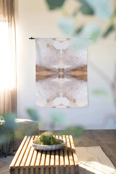 Modern wanddecoratie met Spaanse adelaar van Urban Cotton, textielkunst met glasdetails en wandkleed voor interieurdecoratie