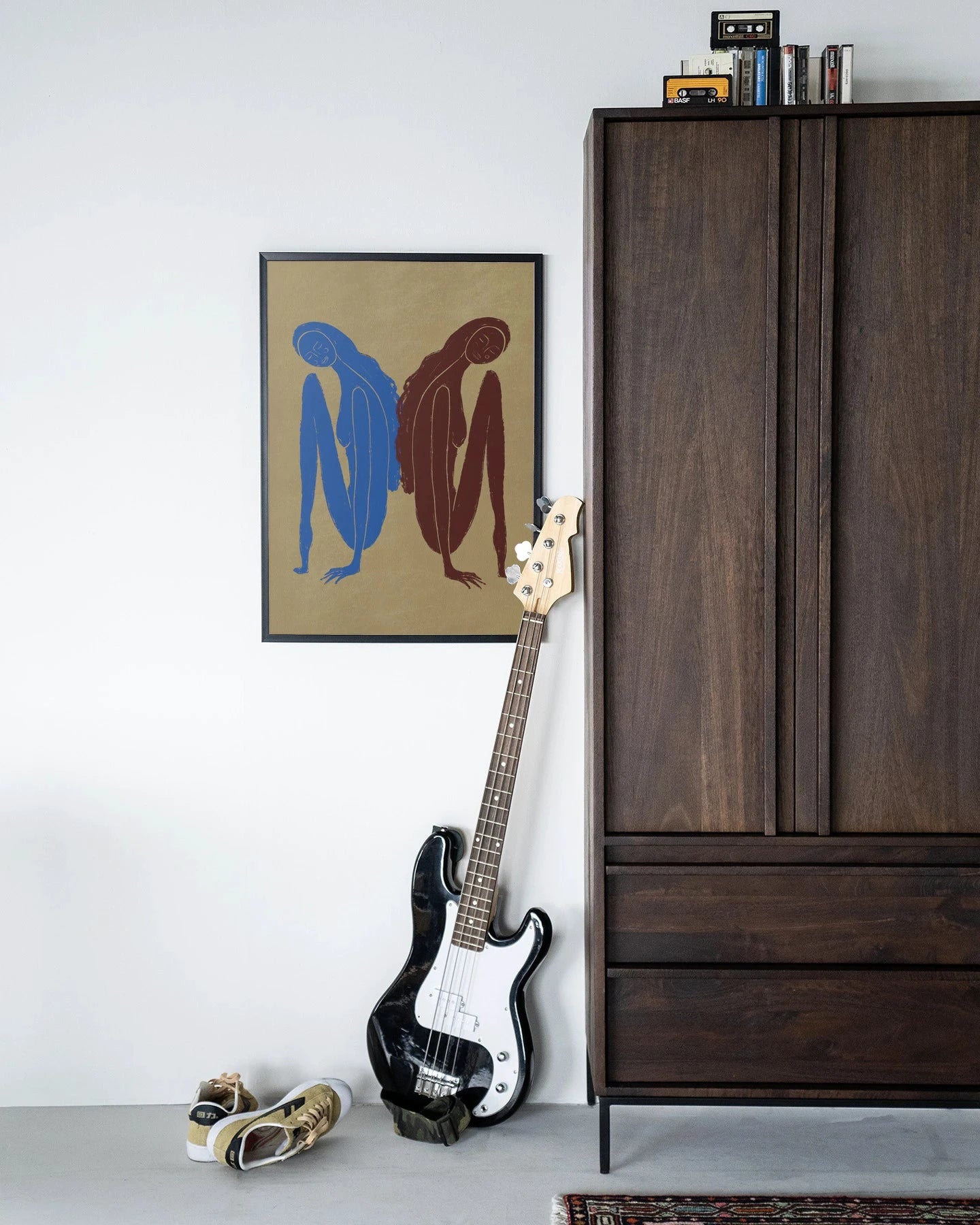 Moderne wanddecoratie van Urban Cotton, houten lijst met zwart frame, artprint en glas kunst voor een stijlvolle muurversiering