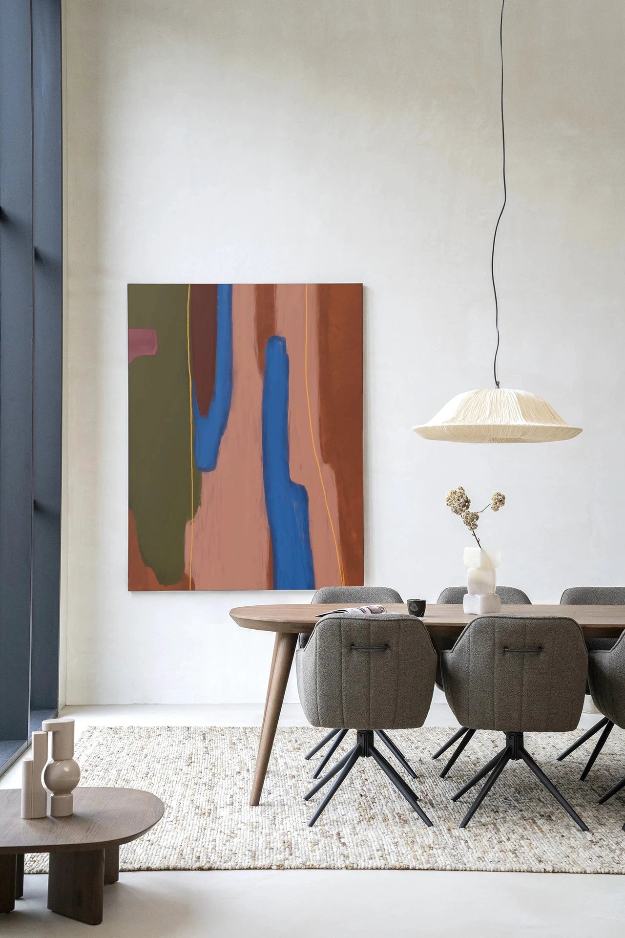 Moderne wanddecoratie van Urban Cotton, kunstprint met glas en wandkleed met abstracte ontwerp en levendige kleuren.
