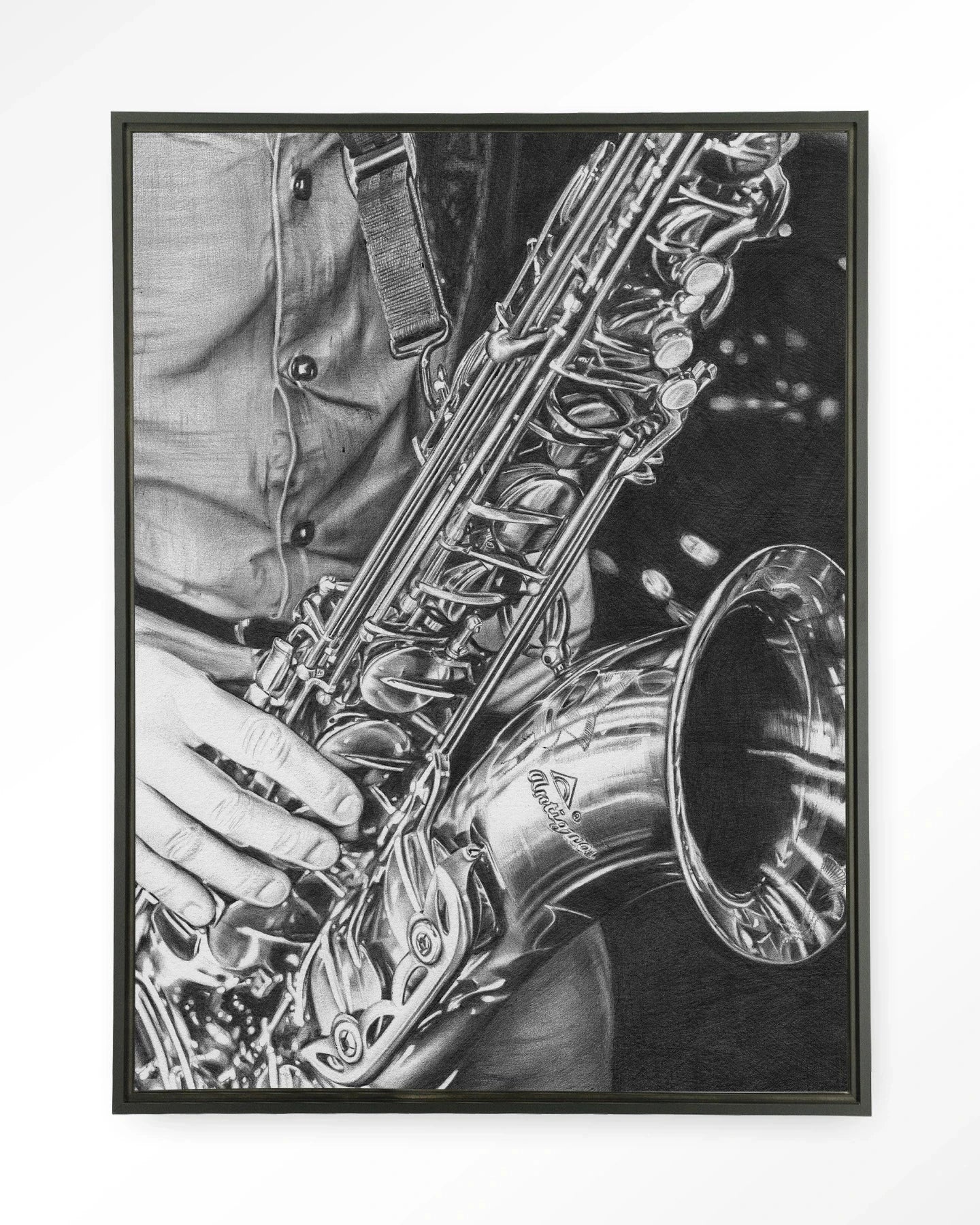Moderne wanddecoratie van Urban Cotton met afbeelding van man met saxofoon op zwart wandkleed en glazen kunstframe.
