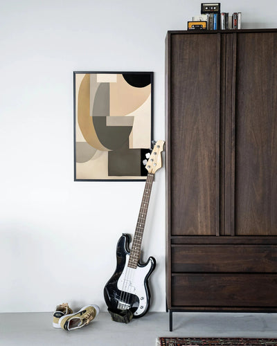 Moderne kunstwanddecoratie van Urban Cotton met zwart houten frame, glaskunst en wandkleed voor stijlvolle interieuraccenten