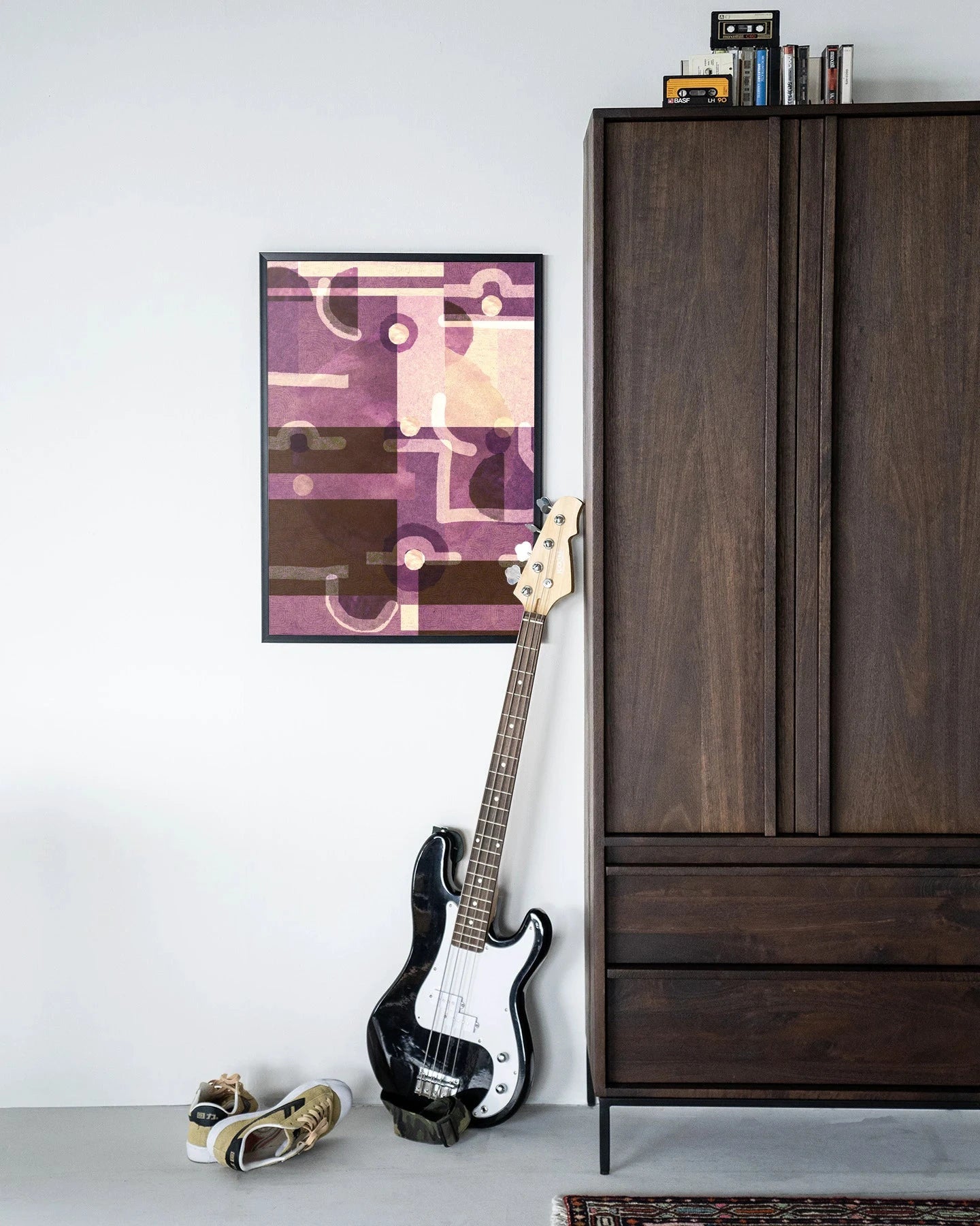 Moderne Tribal Universe kunstprint met houten frame in zwart, geschikt als wanddecoratie door Urban Cotton