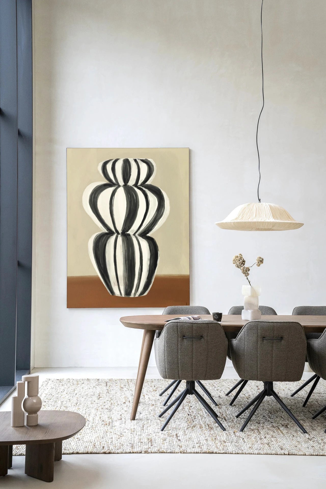 Moderne wanddecoratie Vivid Vase 03 van Urban Cotton, kunstwerk met glas en wandkleed, abstract design in framed print.