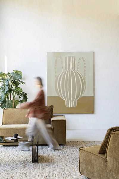 Moderne wanddecoratie met Vivid Vase 04 kunstprint, glas art en wandkleed van Urban Cotton, kleurrijk en eigentijds design.