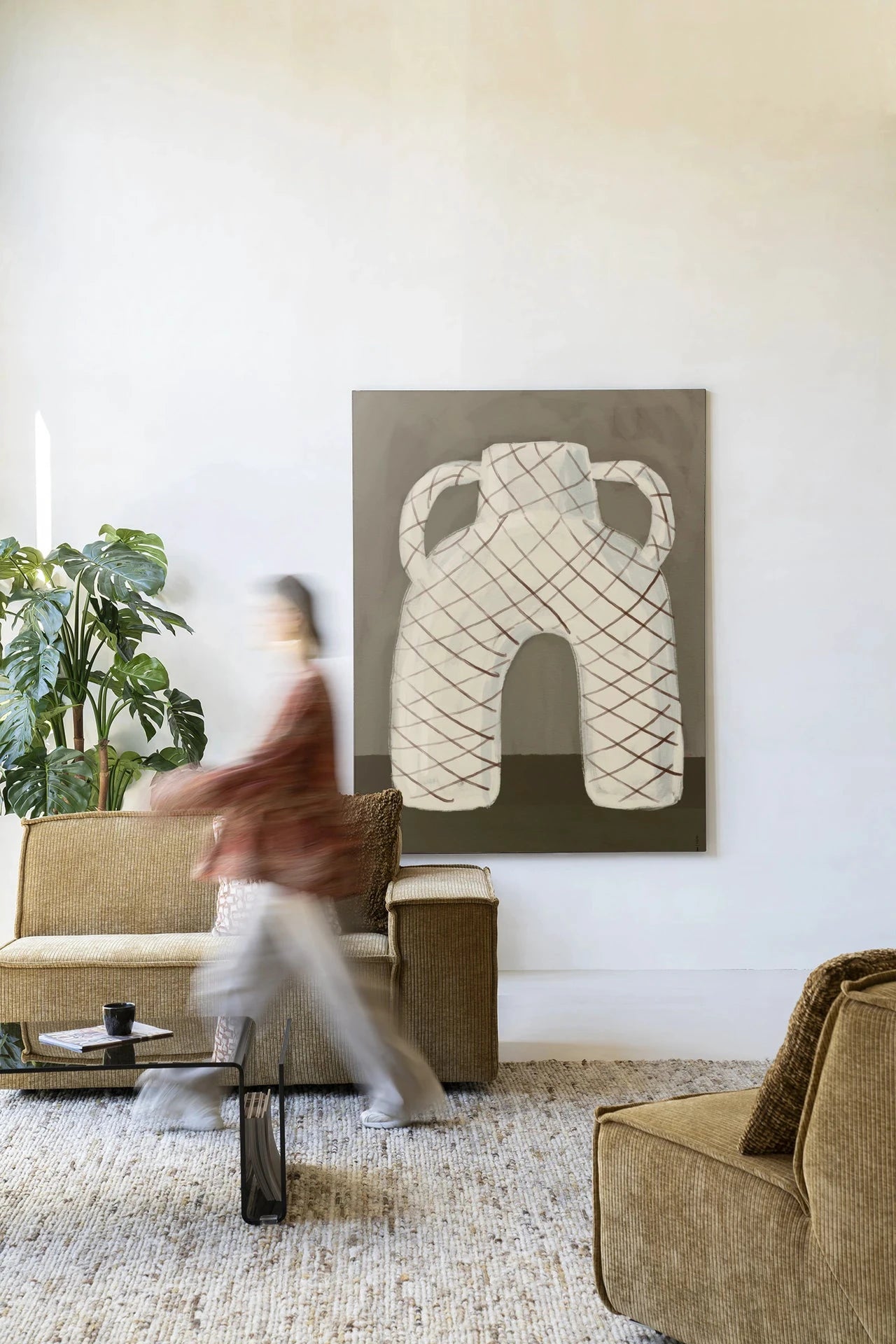 Moderne wanddecoratie met Vivid Vase 05 kunstprint, glasart en wandkleed door Urban Cotton, kleurrijk en abstract ontwerp.