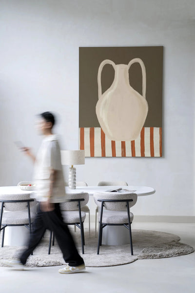 Moderne wanddecoratie van Urban Cotton, Vivid Vase 06 kunstprint met glas en wandkleed, abstract design in heldere kleuren