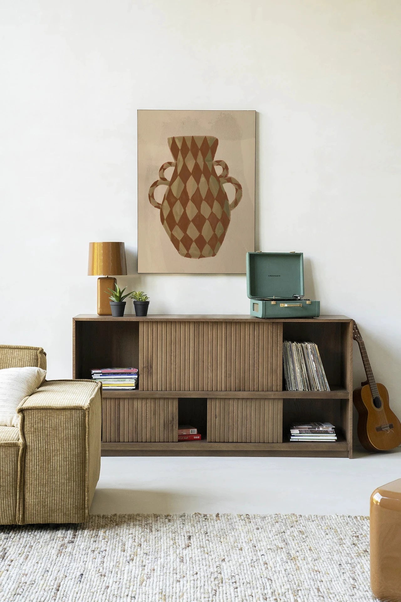 Moderne kunstwanddecoratie Vivid Vase 08 van Urban Cotton met glasart en wandkleed, abstract design in heldere kleuren.