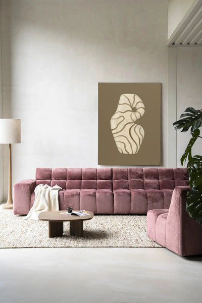 Moderne wanddecoratie met Vivid Vase 09 kunstprint en wandkleed van Urban Cotton, kleurrijk glasart en abstract ontwerp