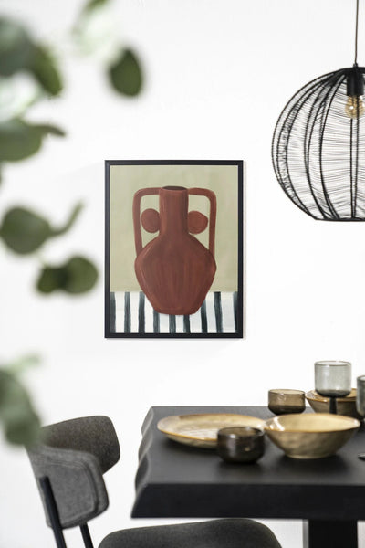 Moderne kunstafbeelding 'Vivid Vase 10' door Urban Cotton met houten lijst, zwart frame en kleurrijk glasartwerk.