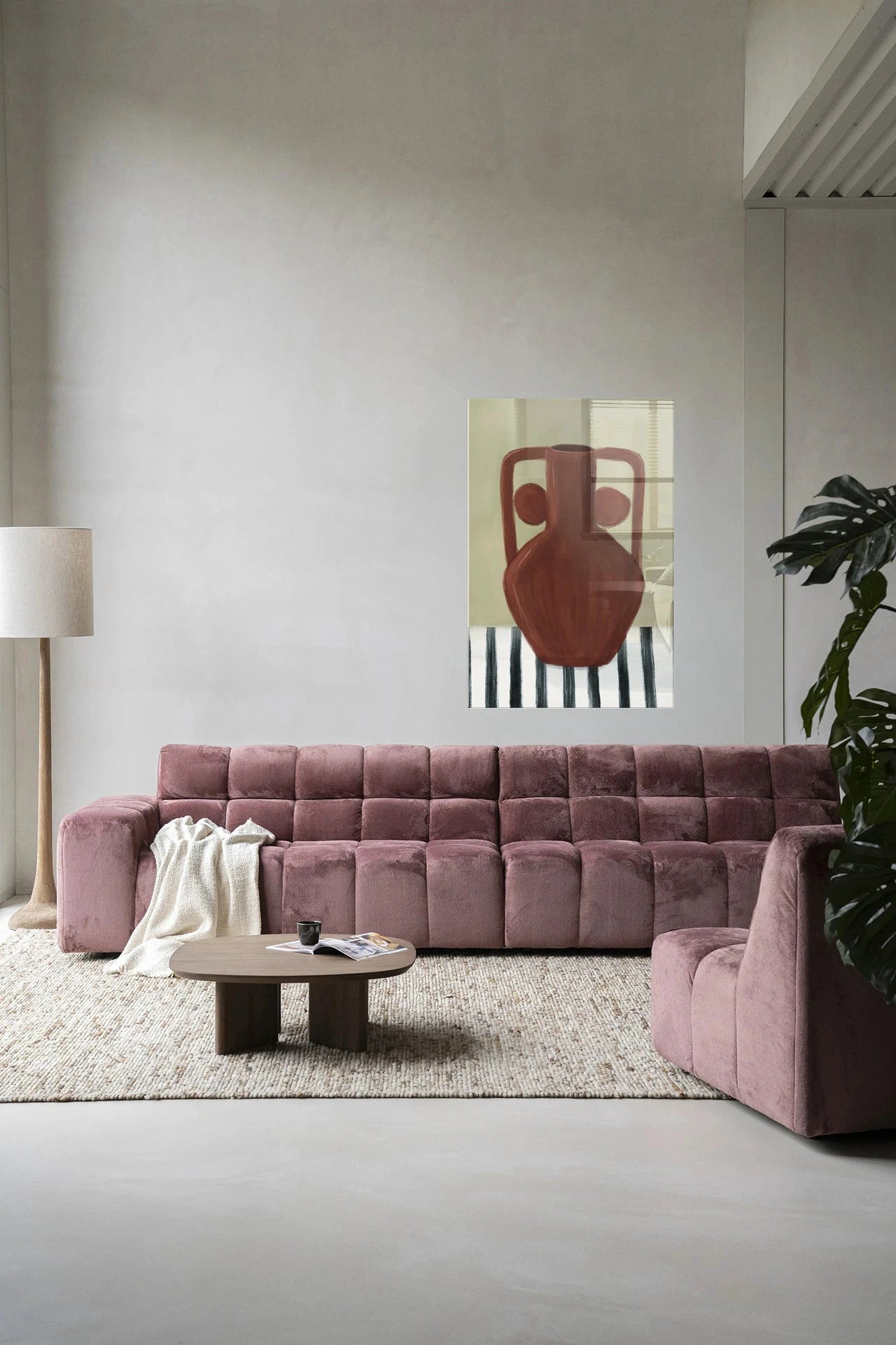 Moderne wanddecoratie van Urban Cotton met glaskunst en artprint, Vivid Vase 10, kleurrijk en visueel interessant kunstwerk voor aan de muur.