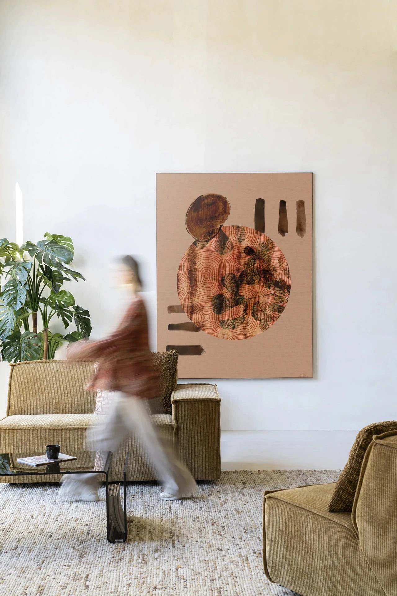 Moderne wanddecoratie van Urban Cotton met Wabi-Sabi Lifelines kunstprint, glasart en wandkleed in een stijlvolle frame.