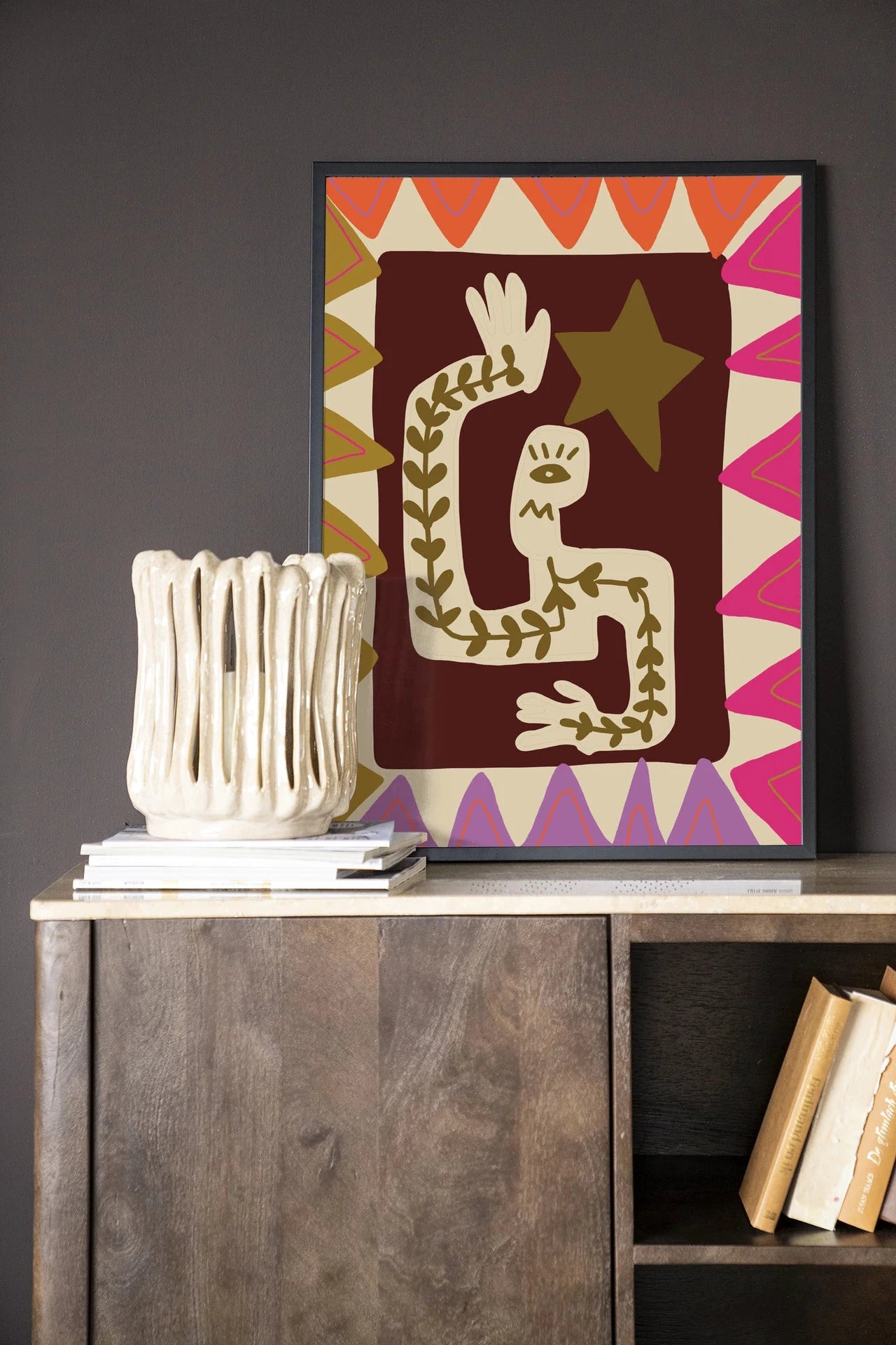 Moderne houten wanddecoratie van Urban Cotton met zwart frame, kunstprint en glasart voor een stijlvolle muurversiering