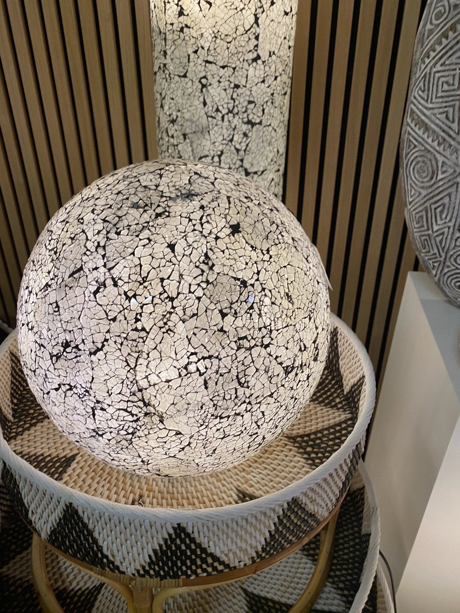 Tafellamp Glass White Ball in twee maten by VillaFlor