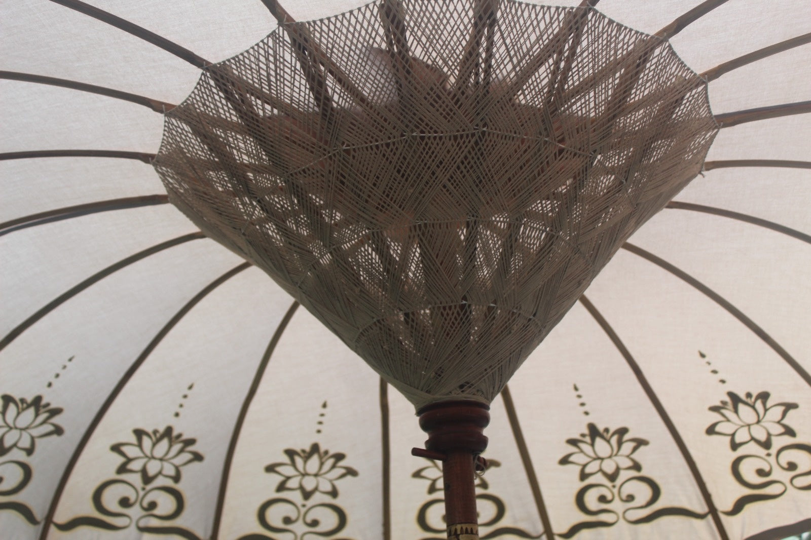 Parasol Bali Nusa Ceningan | Taupe/Goud 250cm - depauwwonen