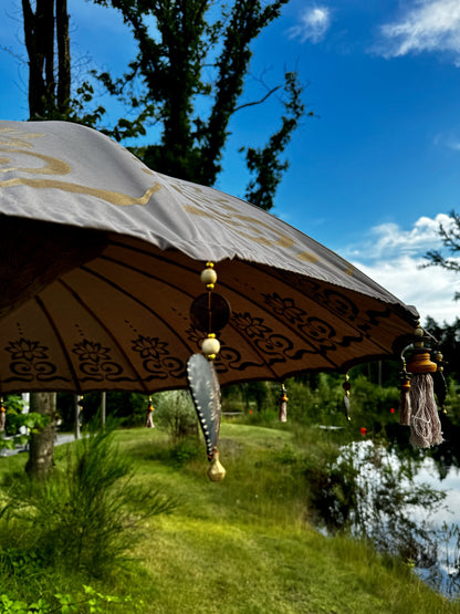Parasol Bali Nusa Ceningan | Taupe/Goud 250cm - depauwwonen